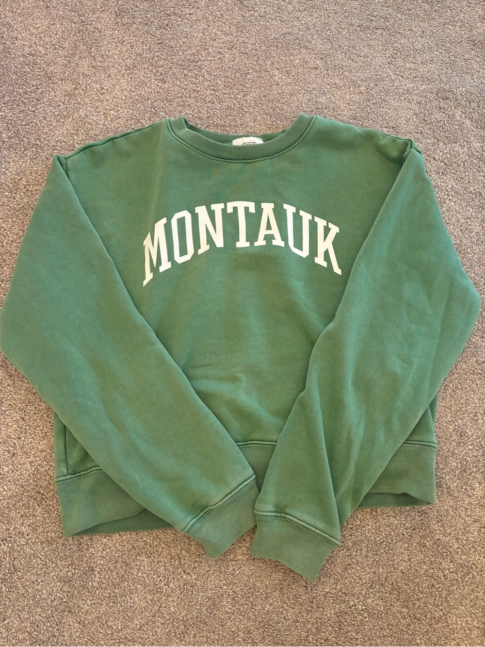 GAP Green Crewneck Sweatshirt with MONTAUK Logo